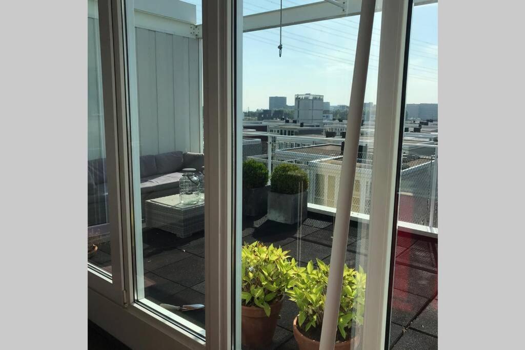 Large and cosy house on the water: free Parking - Housity
