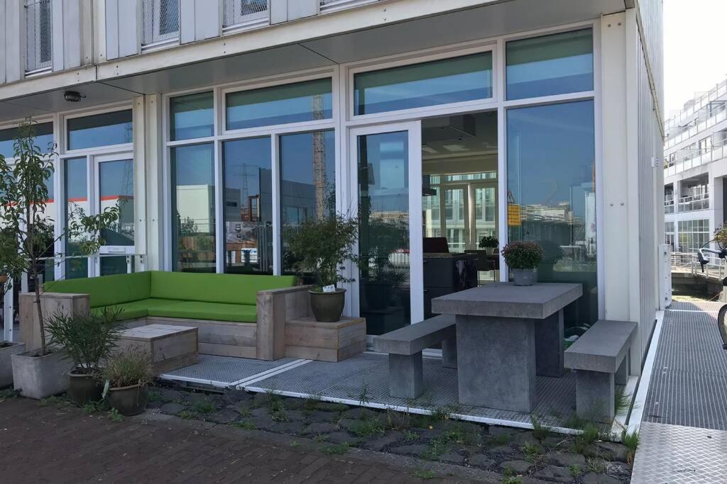Large and cosy house on the water: free Parking - Housity