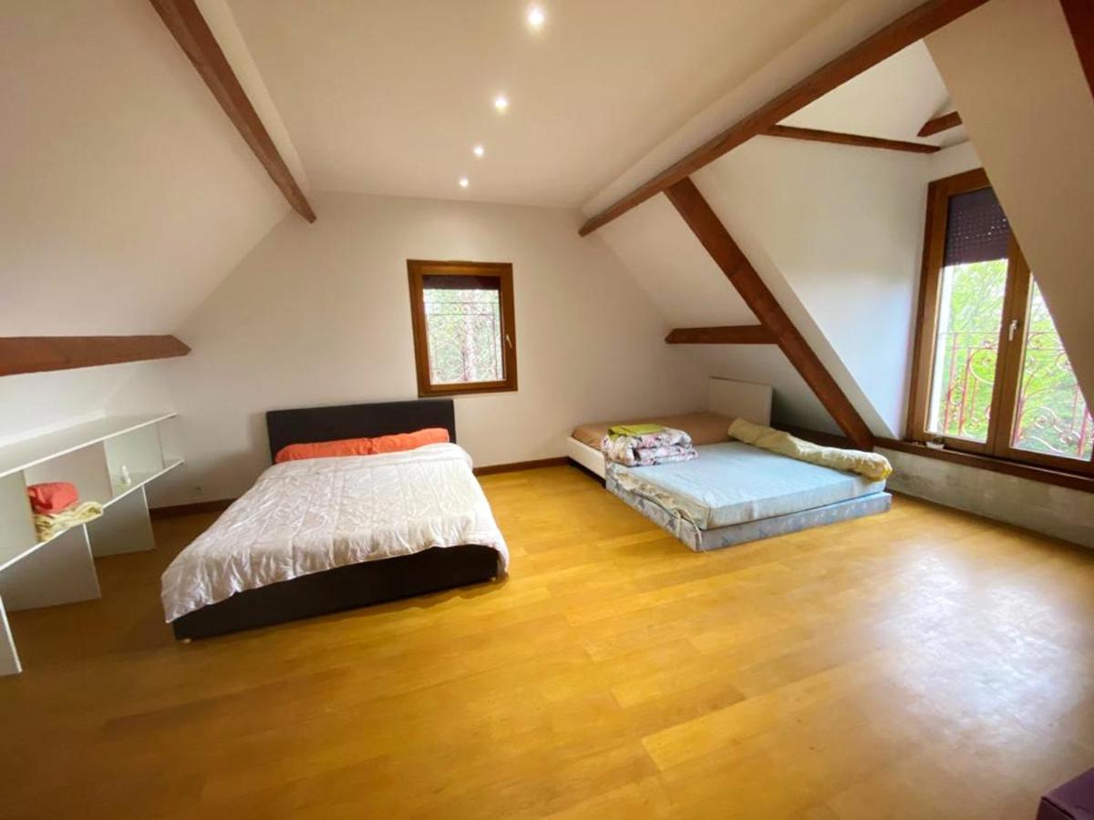 Maison de caractere a Mouterre Silly avec grand jardin - Housity