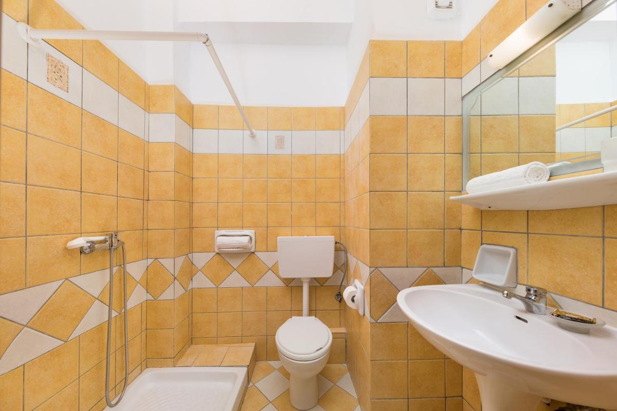 Lefkimi Hotel - Housity