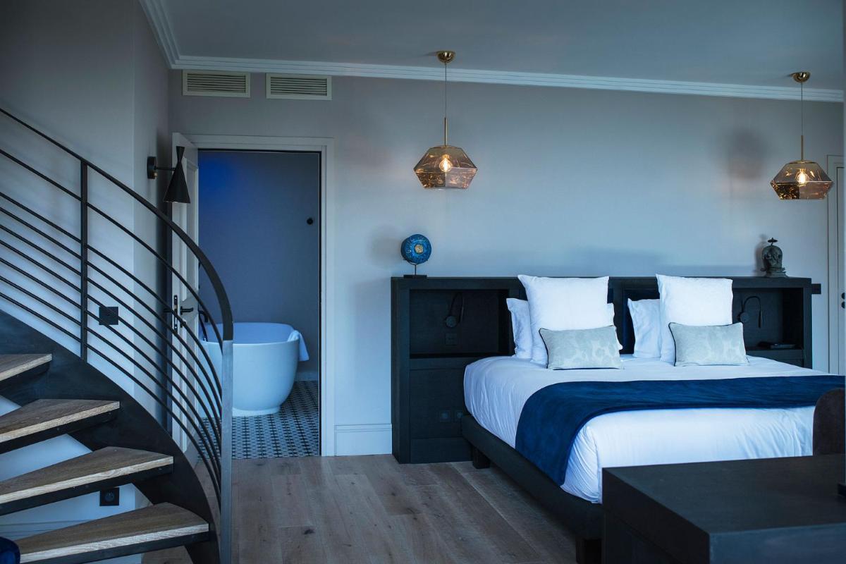 Un ou plusieurs lits dans un hébergement de l'établissement Hôtel L'Incomparable Aix-Les-Bains