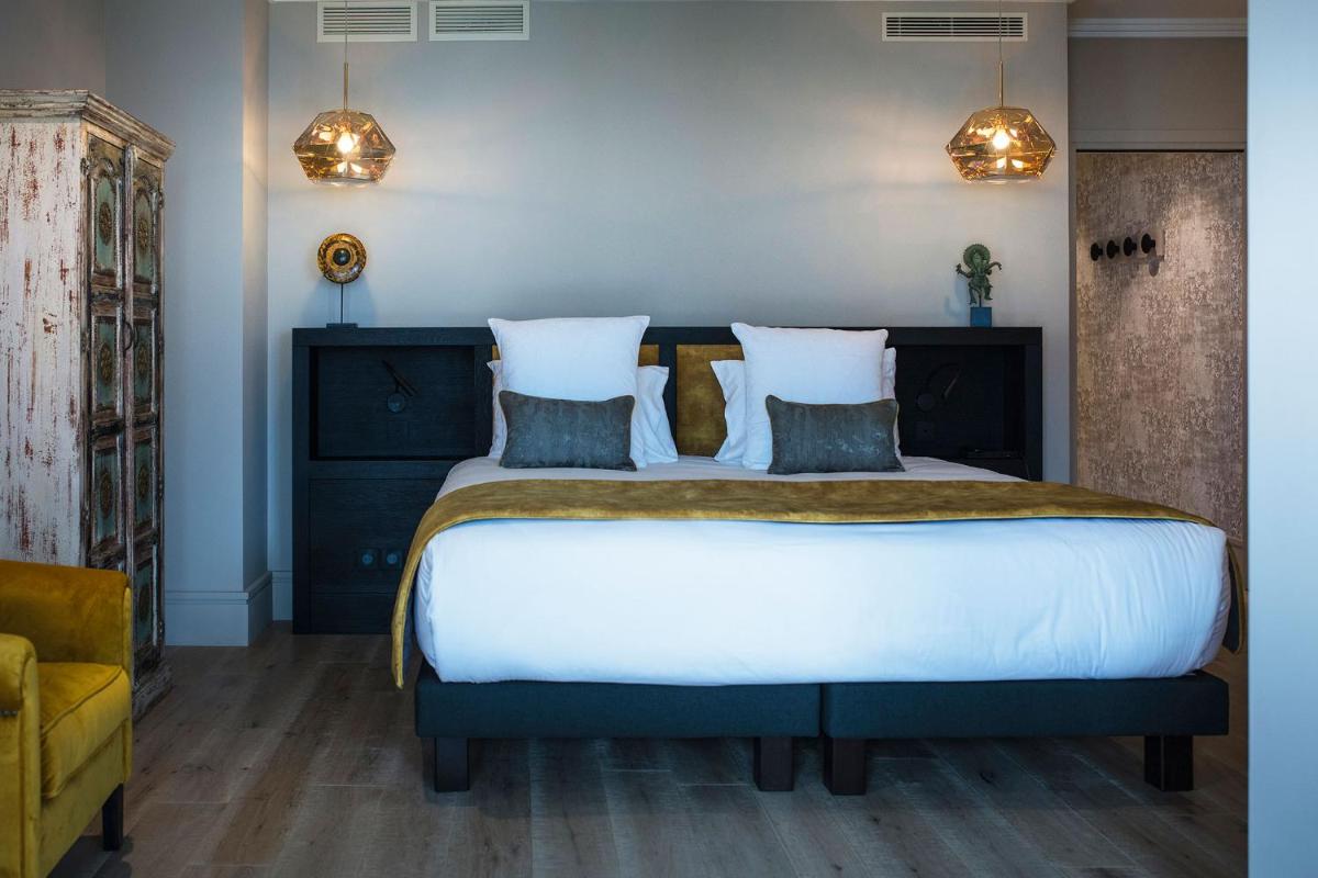 Un ou plusieurs lits dans un hébergement de l'établissement Hôtel L'Incomparable Aix-Les-Bains