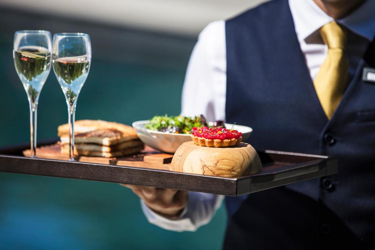 Nourriture dans l'hôtel ou à proximité