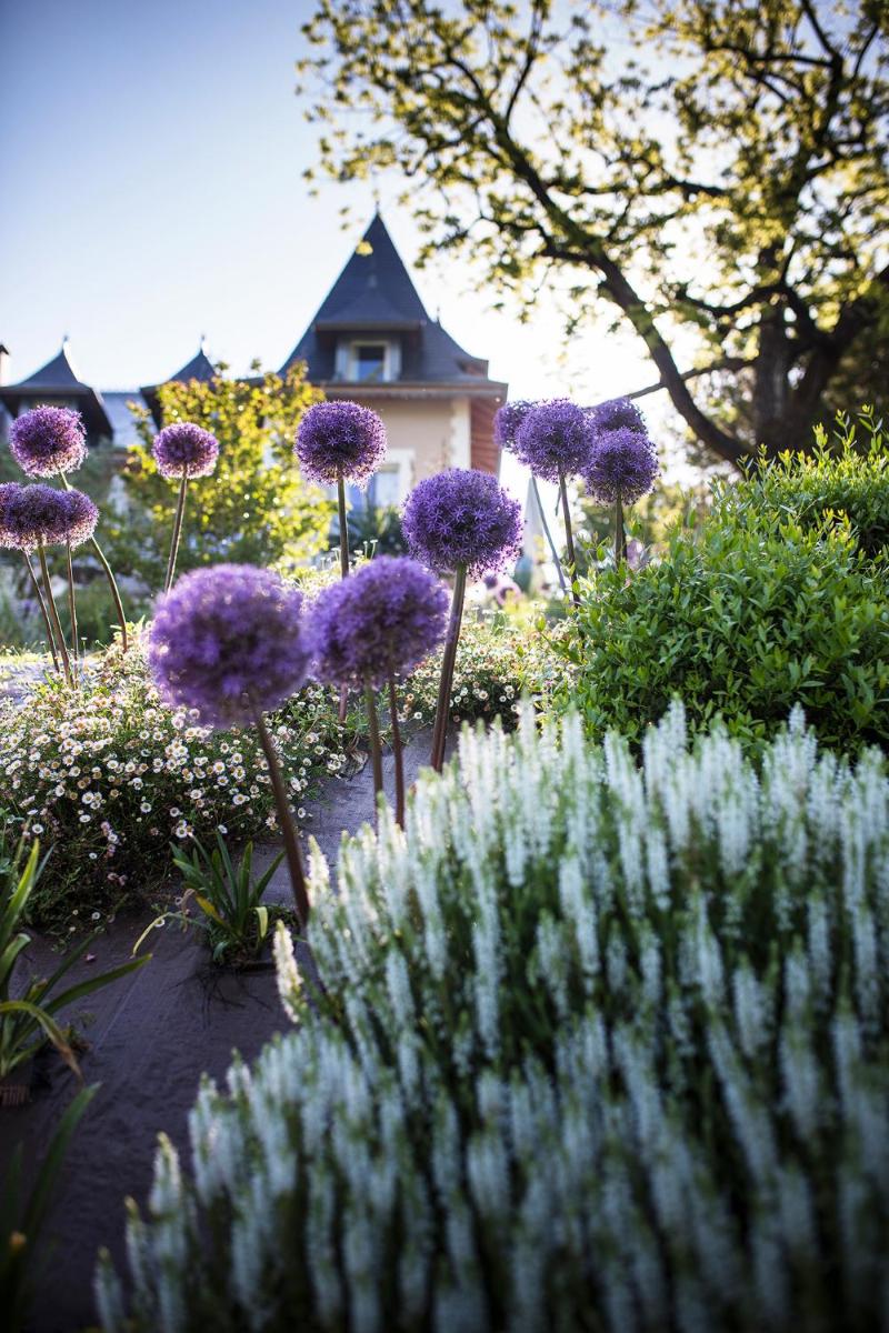 Jardin de l'établissement Hôtel L'Incomparable Aix-Les-Bains