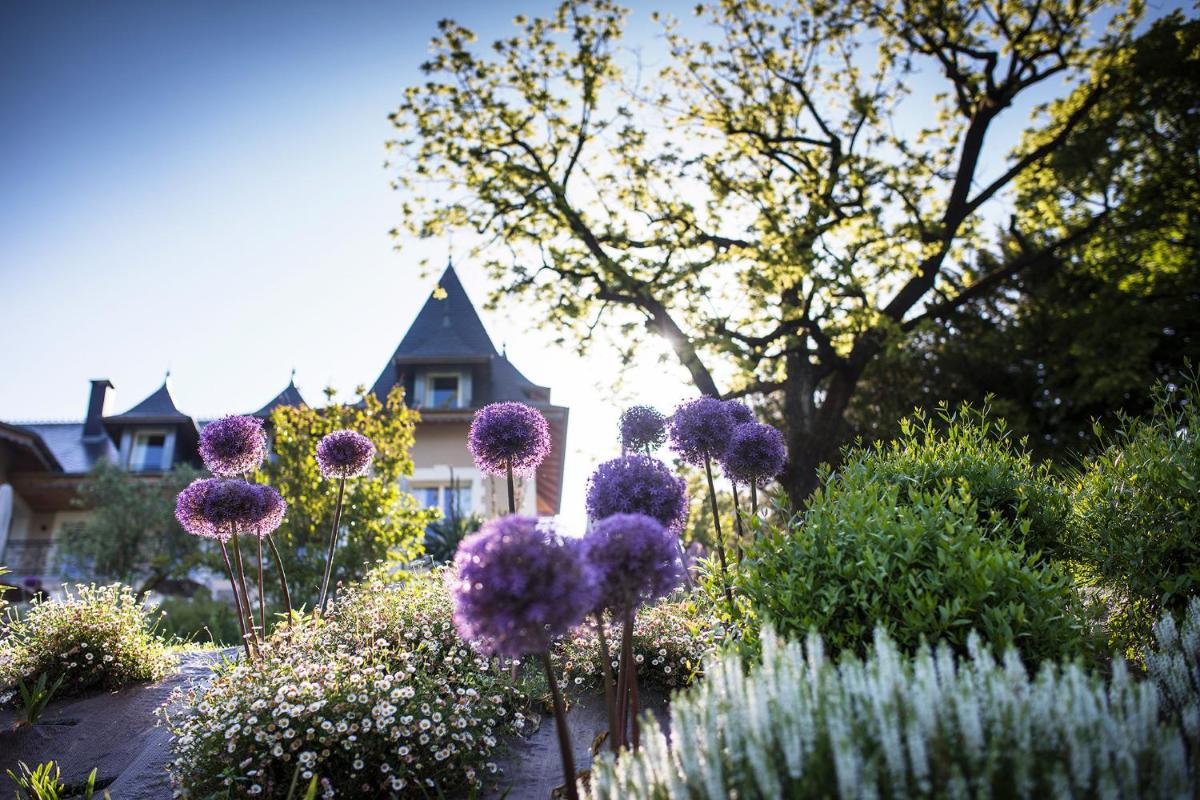 Jardin de l'établissement Hôtel L'Incomparable Aix-Les-Bains