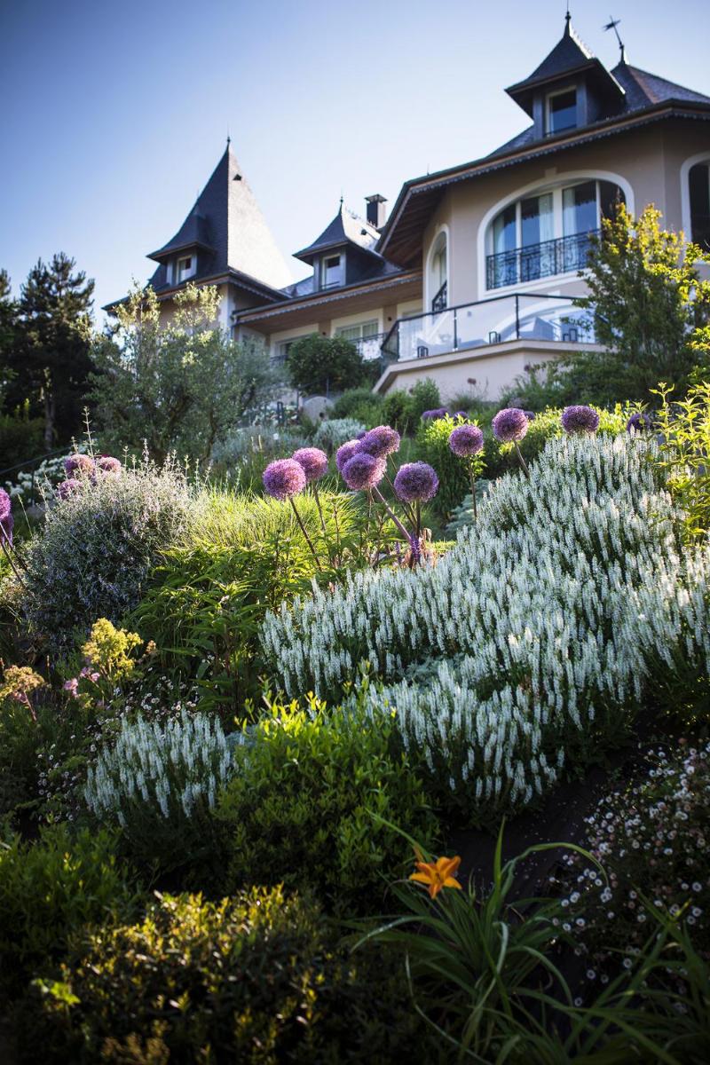 Jardin de l'établissement Hôtel L'Incomparable Aix-Les-Bains