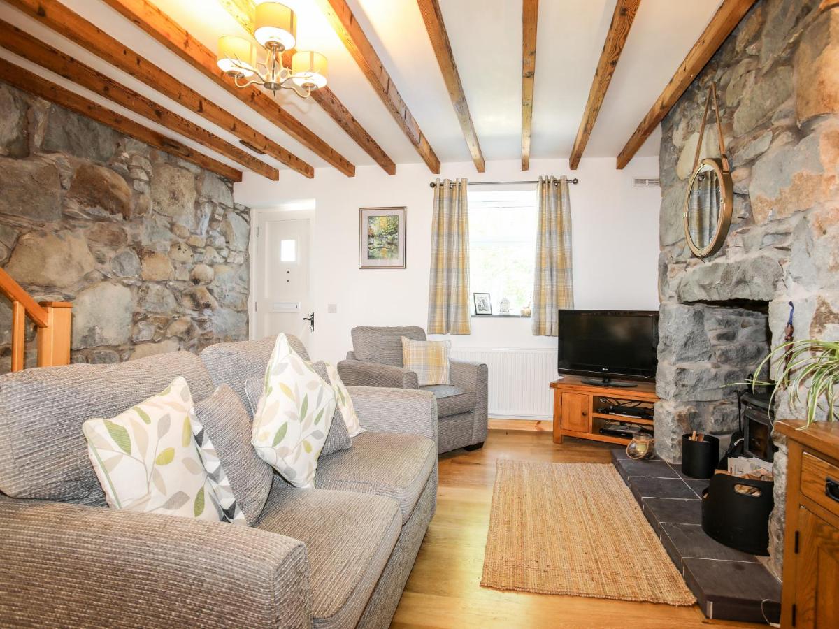 Gyda'r Llif - Housity