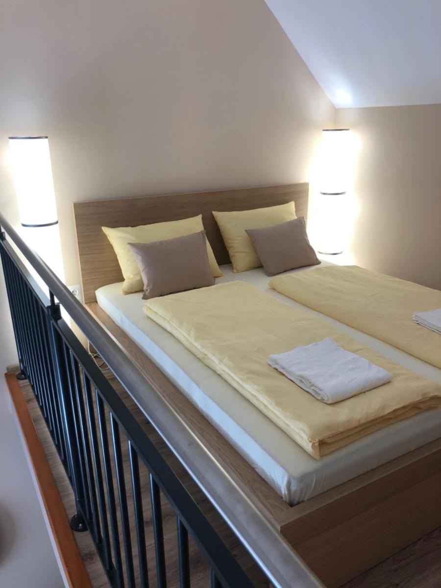 Castellum Apartmanház - Housity