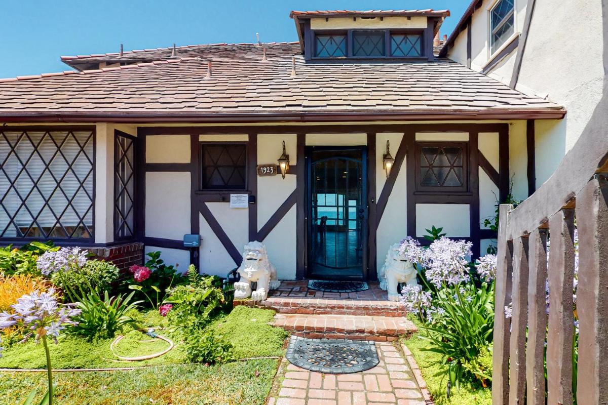 1923 South Pacific St - Housity