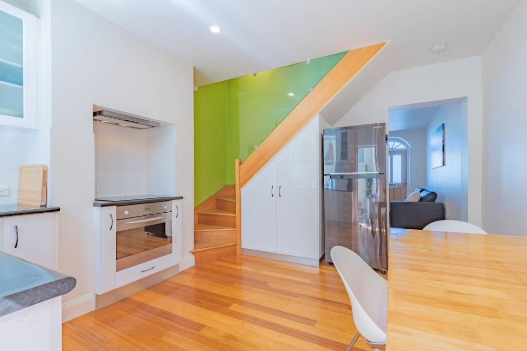 MELVINGTON BOUTIQUE APARTMENT IN HOBART CBD o - Housity