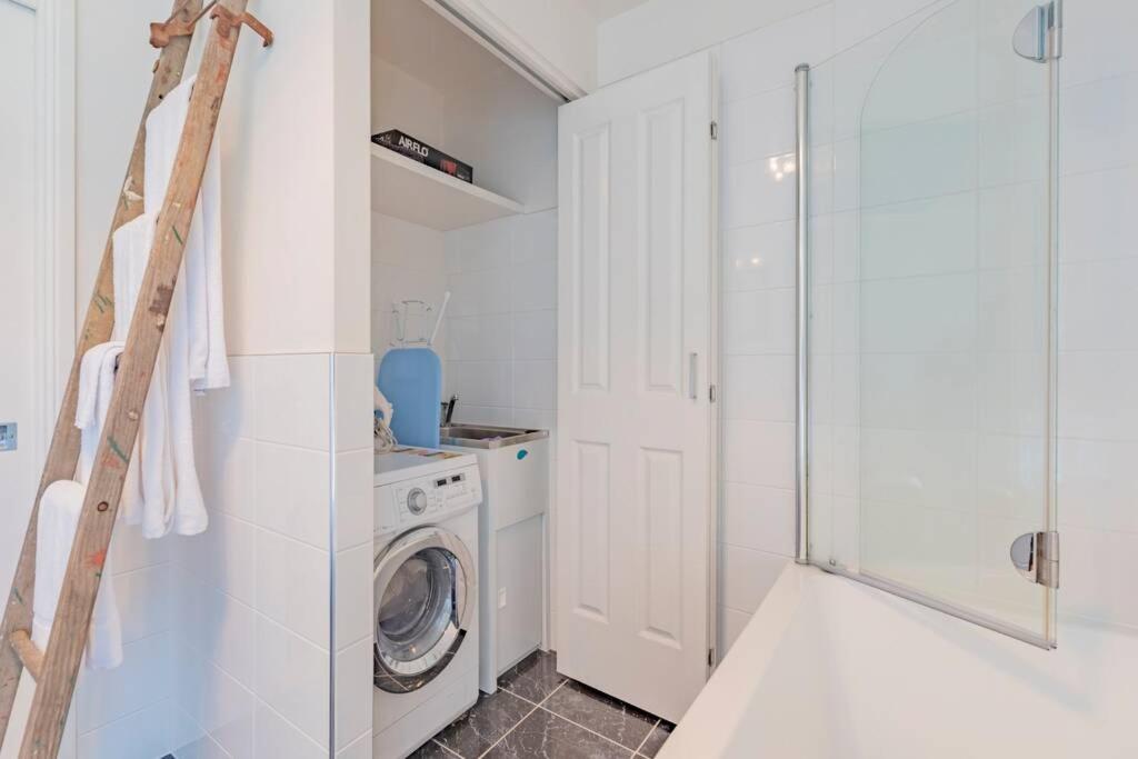 Suitetrails - MELVINGTON BOUTIQUE APARTMENT IN HOBART CBD o