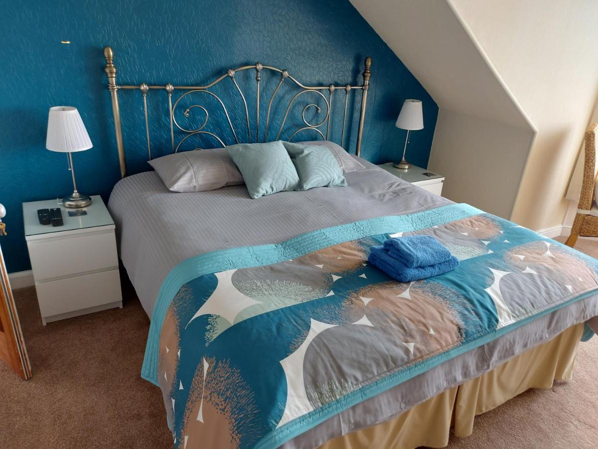 Girvan Guest House - Housity