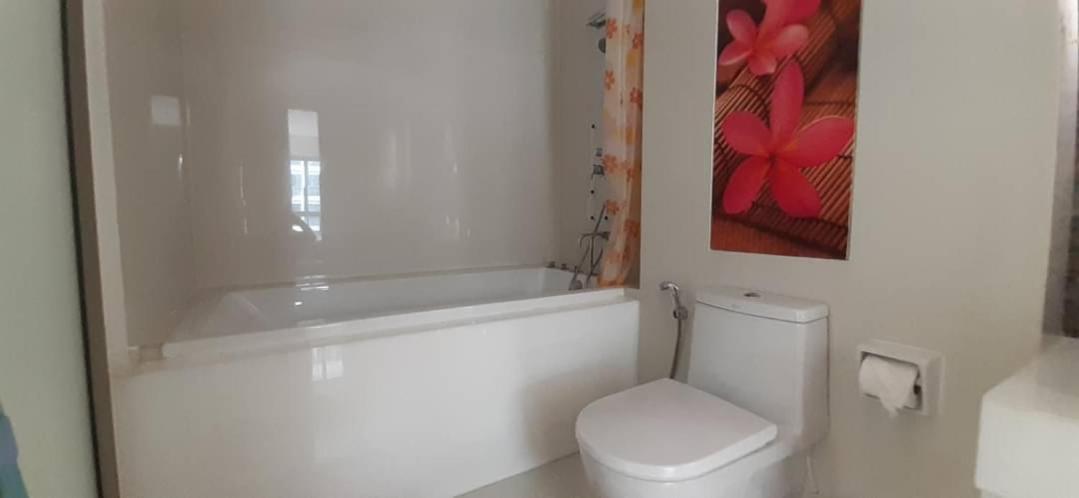 Huge 1 Bedroom for Rent, Wongamat - Housity