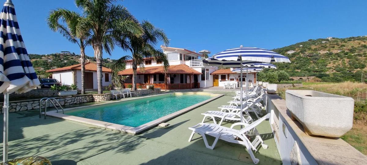 Villa Maria con piscina e giardino privato - Housity