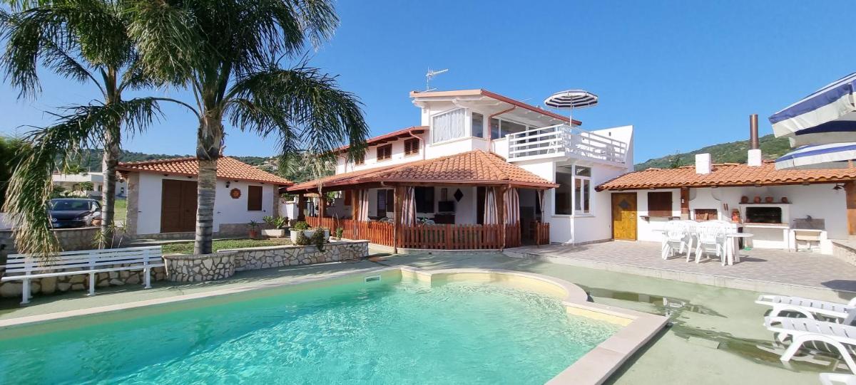 Villa Maria con piscina e giardino privato - Housity