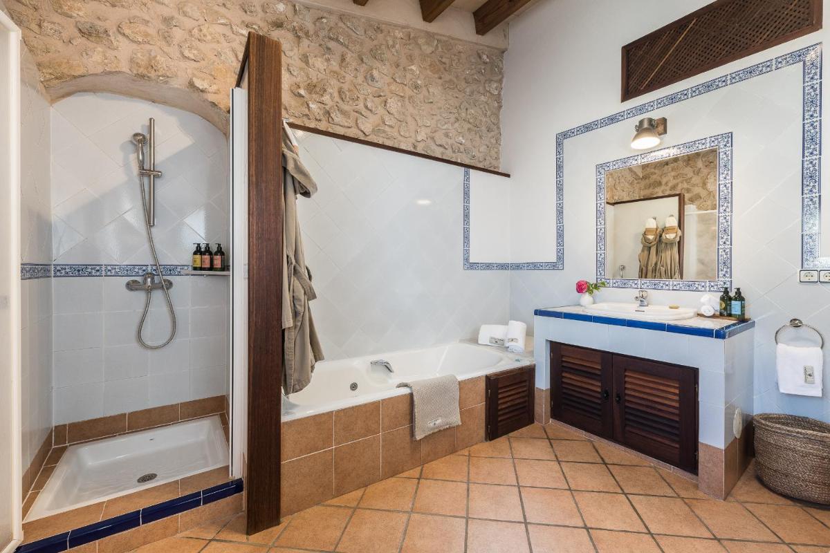Un baño de Ca'n Beneït