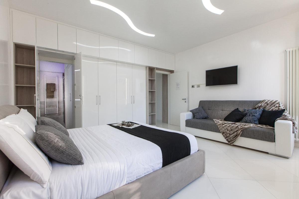 Suitetrails - Piazza Venezia White Apartments