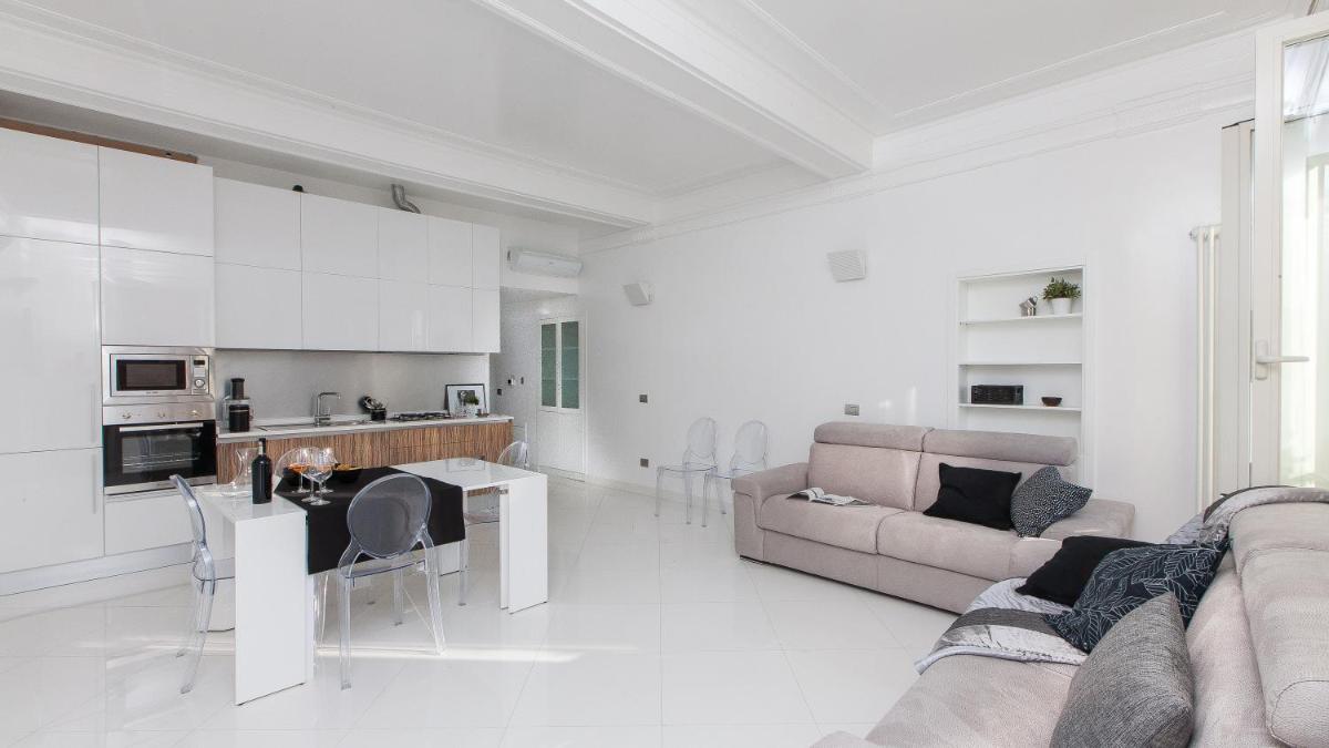 Suitetrails - Piazza Venezia White Apartments