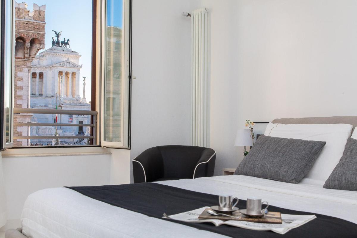 Suitetrails - Piazza Venezia White Apartments