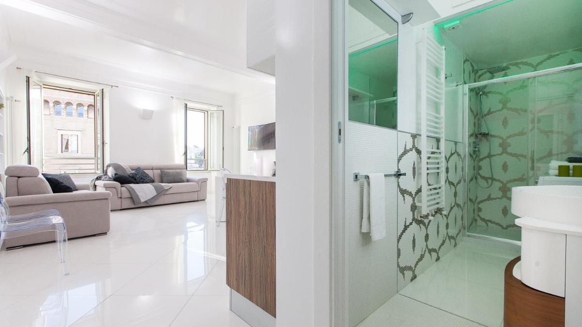 Suitetrails - Piazza Venezia White Apartments