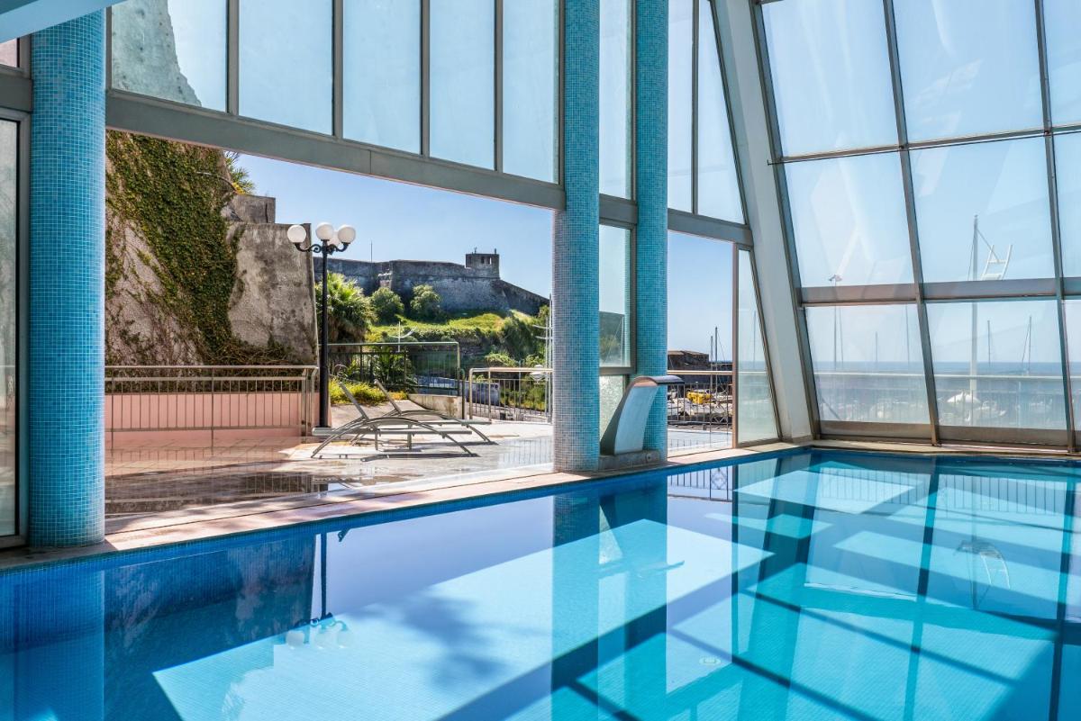 A piscina em ou perto de Angra Marina Hotel