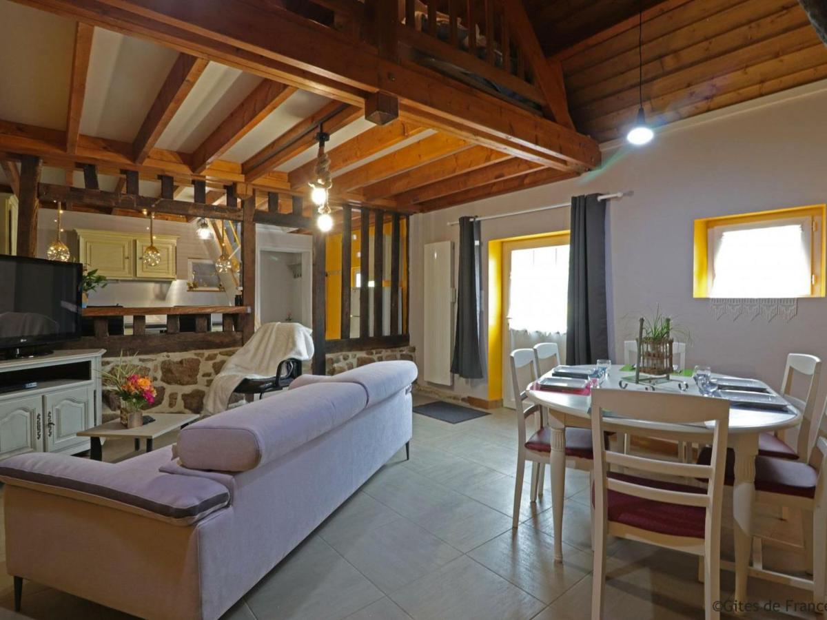 Gîte champêtre avec animaux, terrasse, jeux extérieurs, et ateliers couture près de Saint-Mars-d'Égrenne. - FR-1-497-149 - Housity