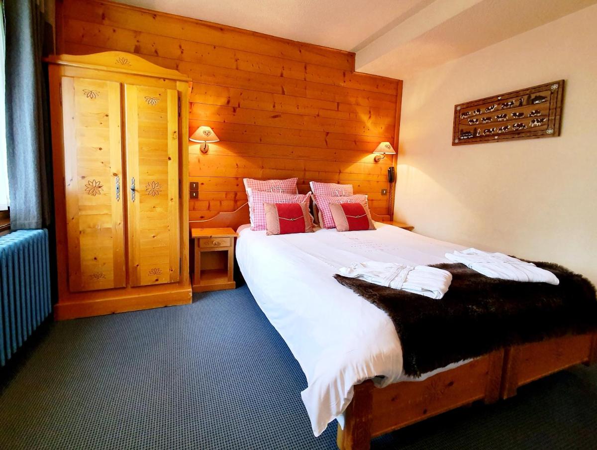 Un ou plusieurs lits dans un hébergement de l'établissement Café-Hôtel Le Morillon, Domaine du Grand Massif-Samoëns