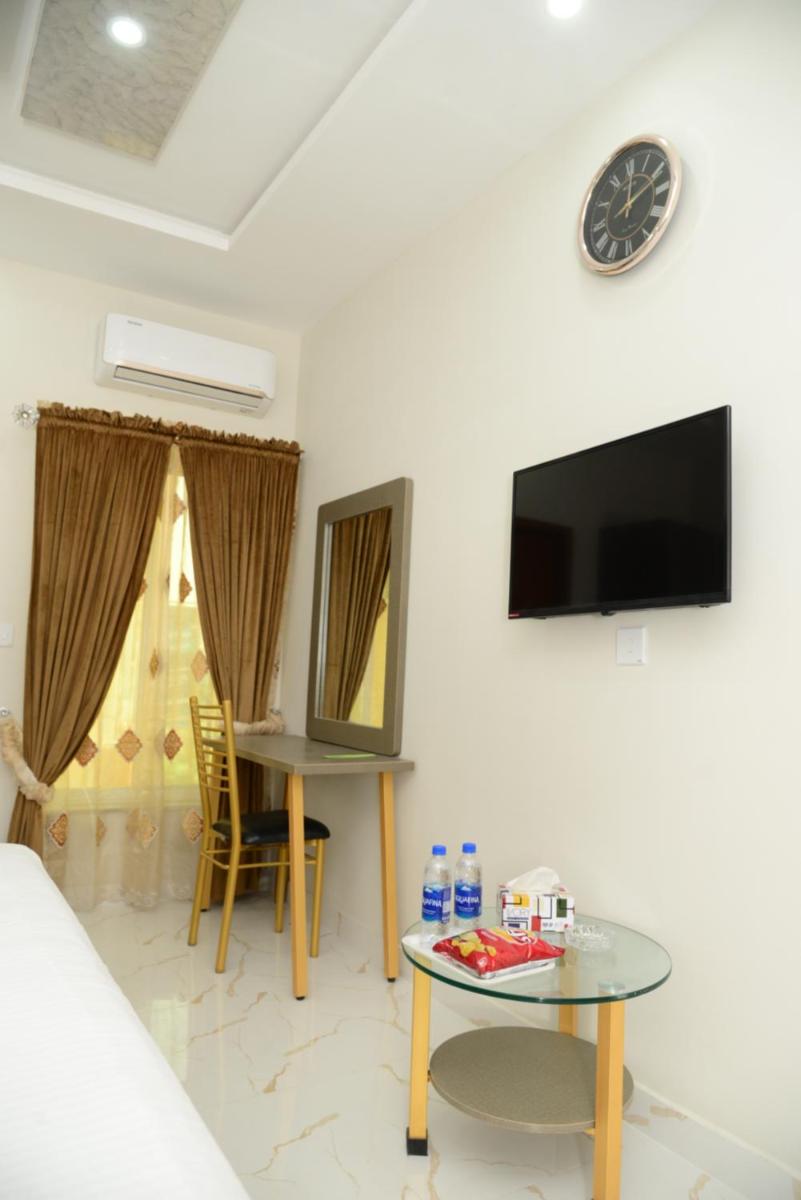 Hotel Deluxe Lahore - Hizvo