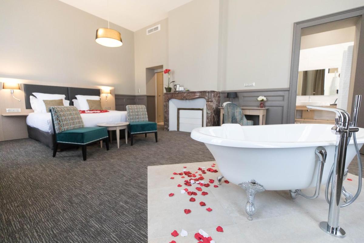 Coin salon dans l'établissement Hôtel Spa Marotte
