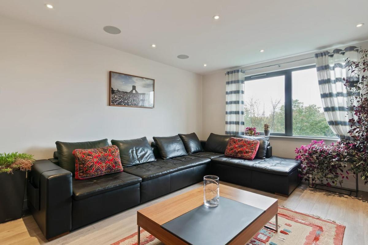 1-Bed Spacious Flat, North London, 15 Minutes to Central - Housity