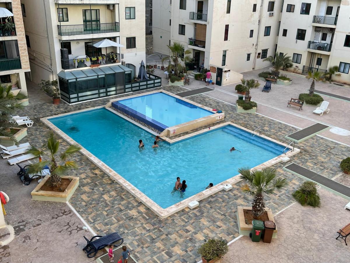 Beautiful Central Apartment with Pool - Housity