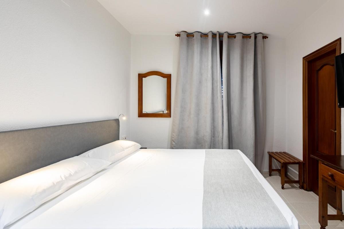 Hostal La Costa - Housity