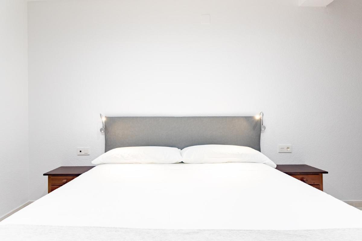 Hostal La Costa - Housity