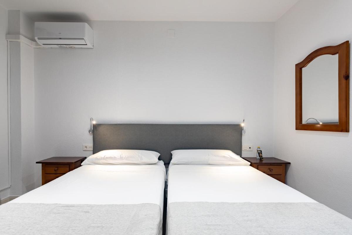 Hostal La Costa - Housity
