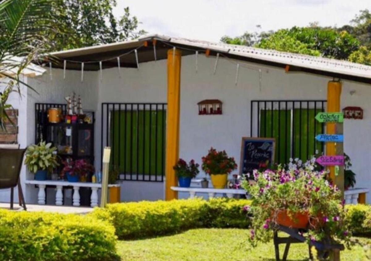 Casa Vacacional en la Victoria Caldas - Housity