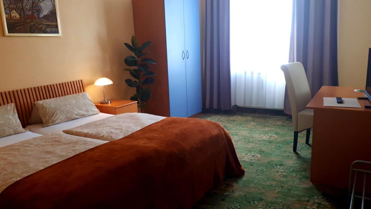 Hotel Krone Lindow - Housity