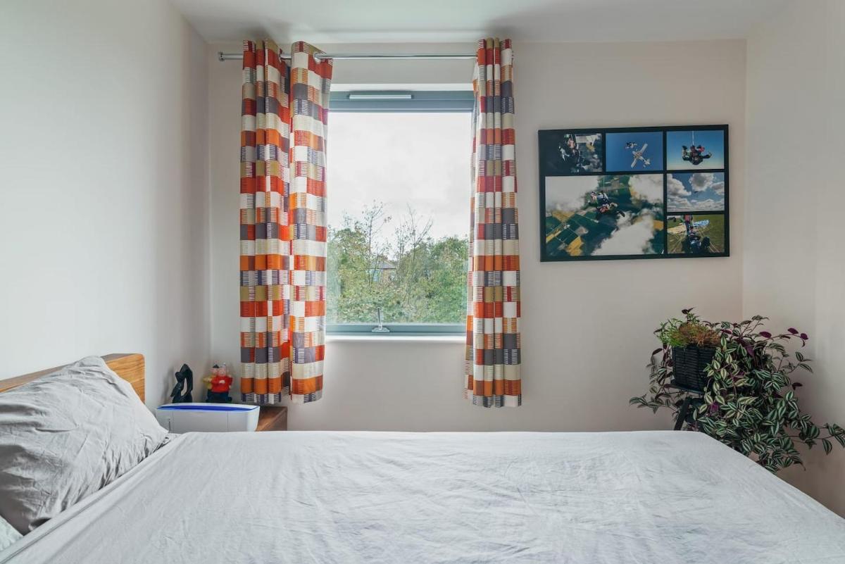 1-Bed Spacious Flat, North London, 15 Minutes to Central - Housity