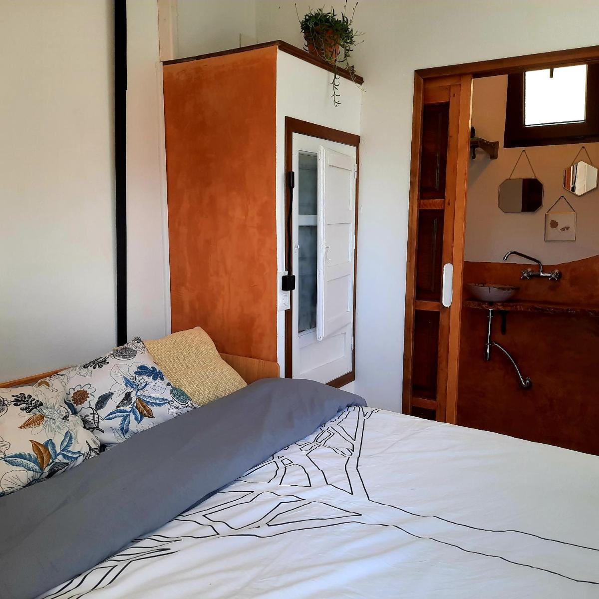 Alpujarra Guesthouse, remote off-grid mountain accommodation - Housity