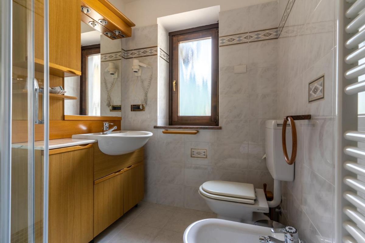 Hotel Des Alpes - Housity