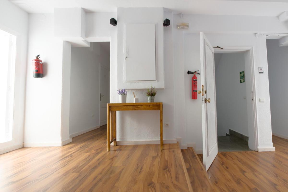 Hostal Ibiza - Housity
