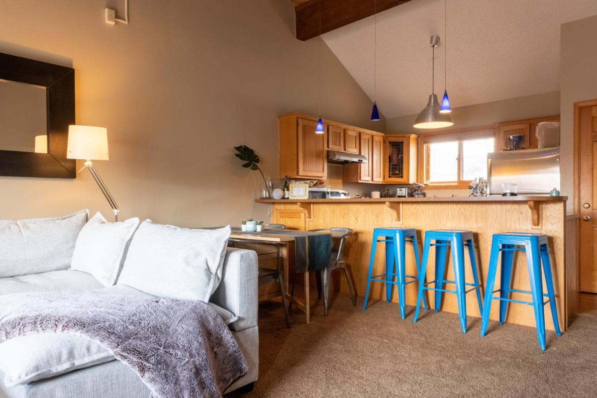 SKI IN, WALK OUT! The perfect mountain retreat! - Housity