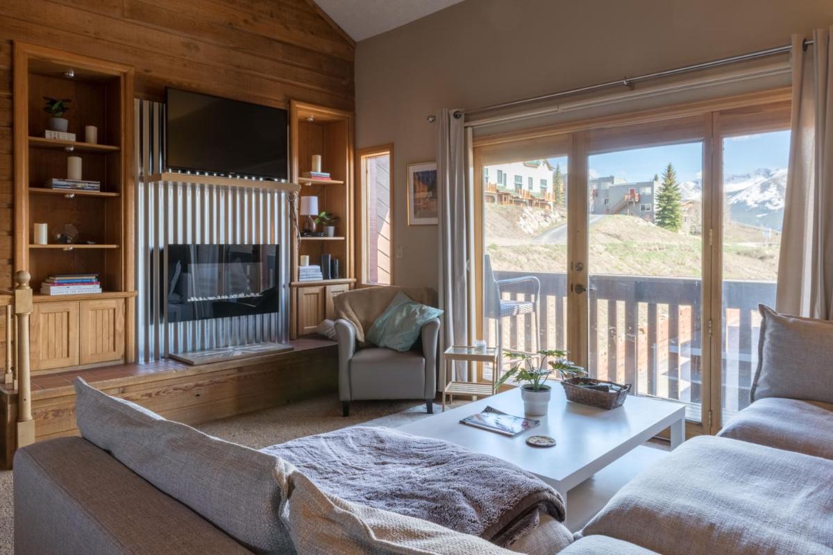 SKI IN, WALK OUT! The perfect mountain retreat! - Housity