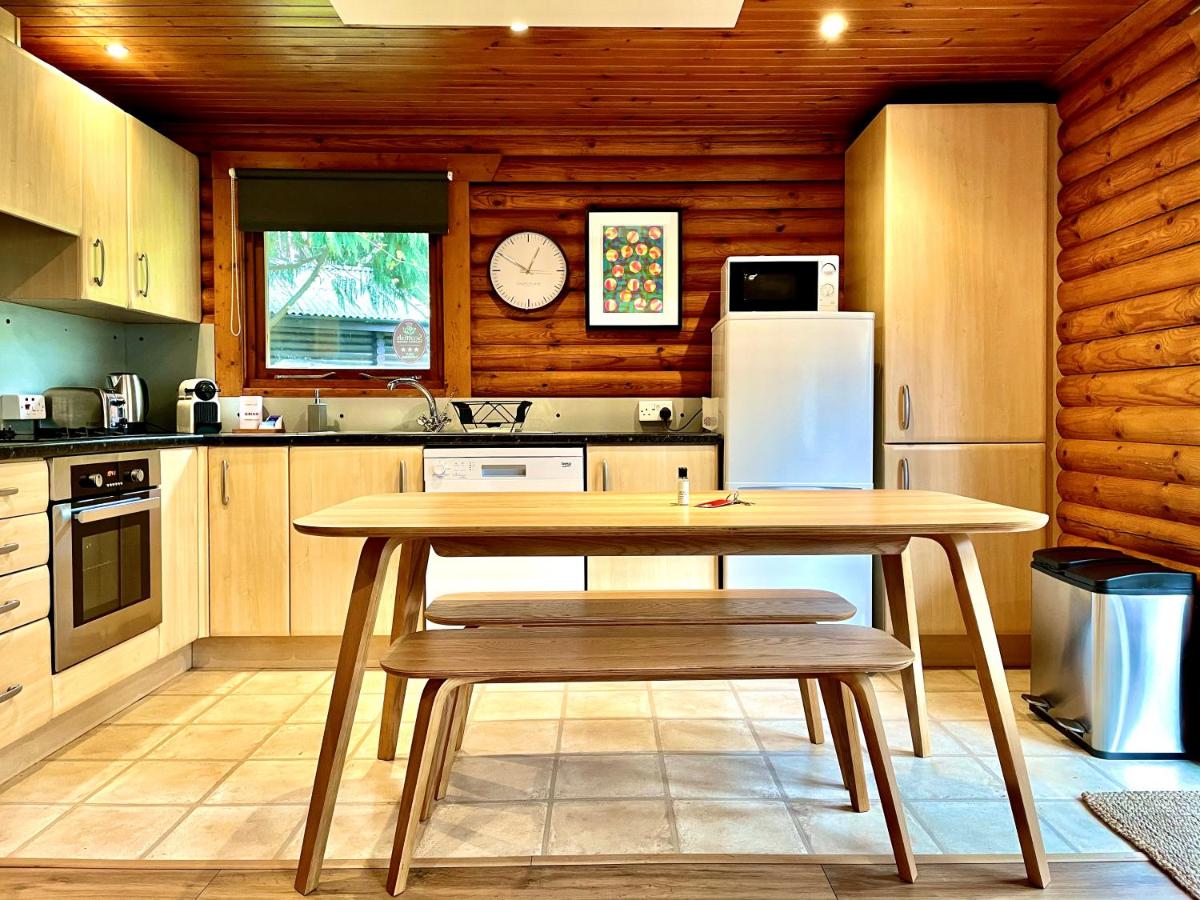 Riverside log cabins - Housity