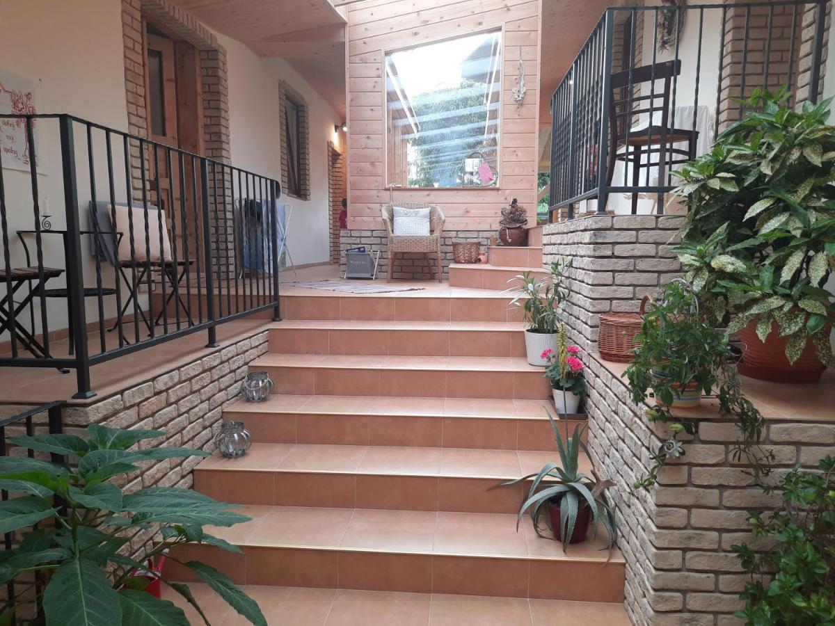 Apartmány pri kostole - Housity