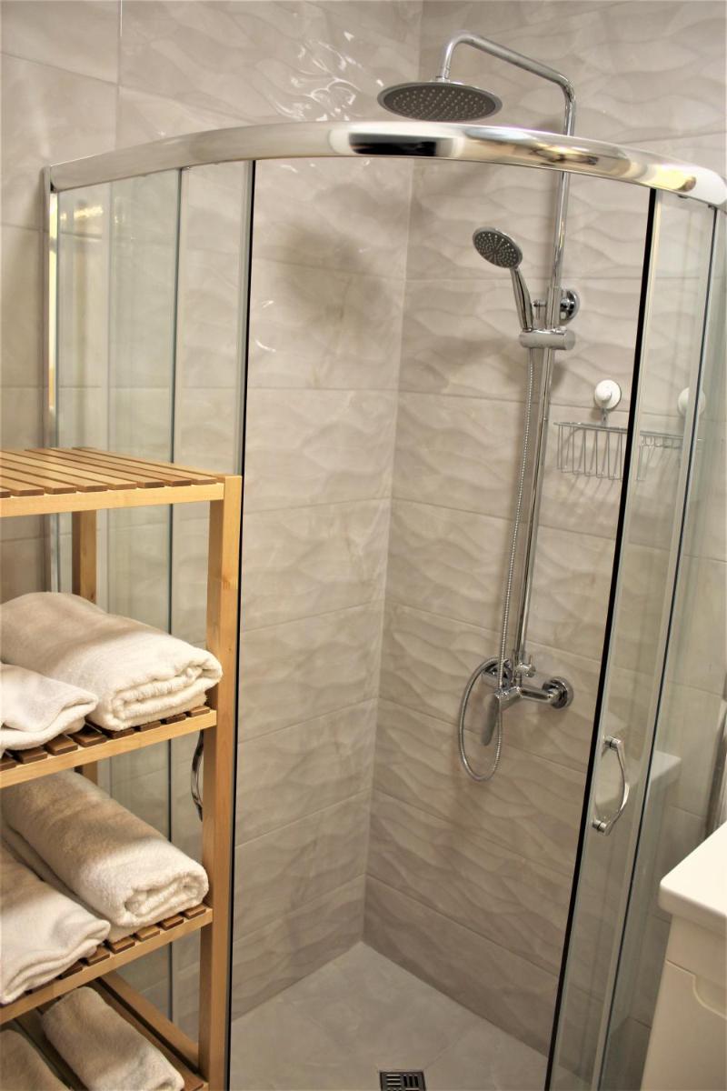 Valencia Gardens Luxury Studios - Housity