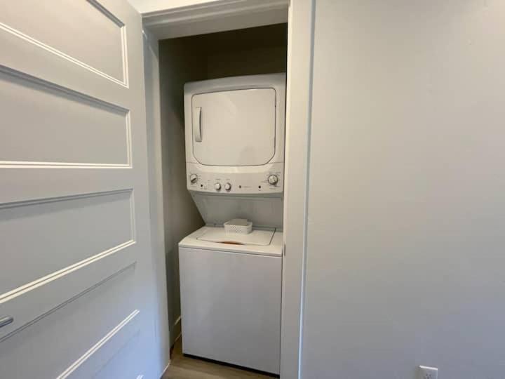 New Family-Friendly Townhome w/ Pool & Hot Tub - Housity
