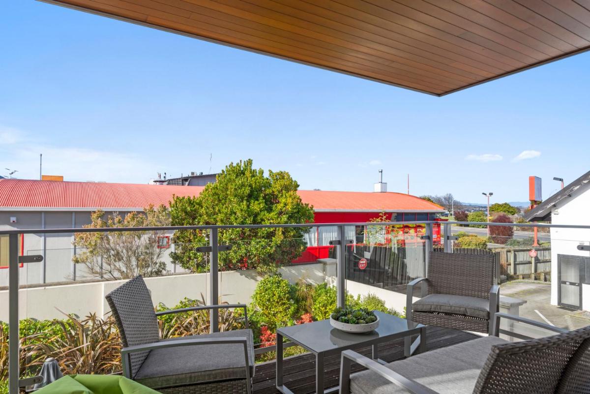 The Lake Life - Taupo Central Holiday Apartment - Housity
