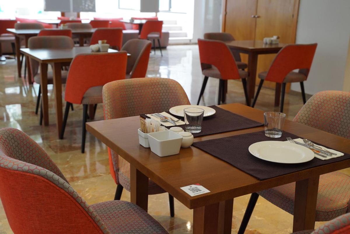 Un restaurante o sitio para comer en Hotel Artmadams