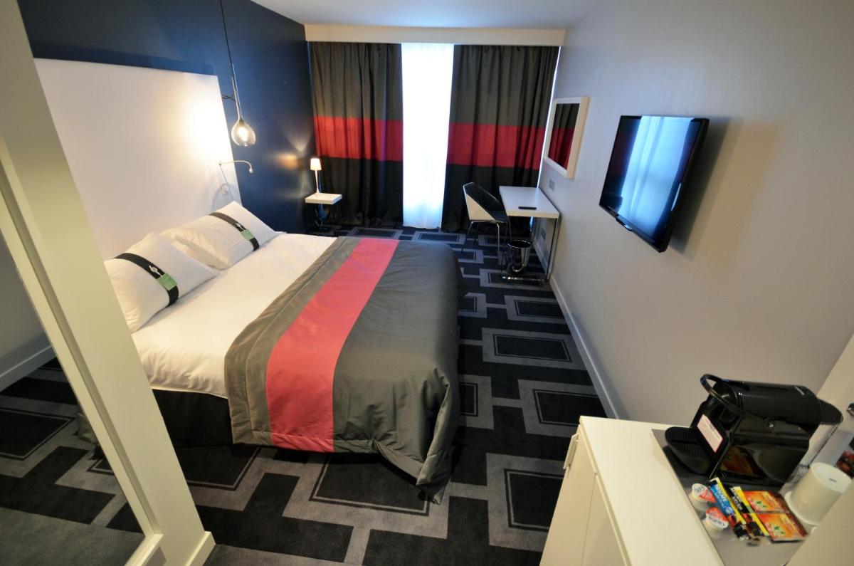 Télévision ou salle de divertissement dans l'établissement Holiday Inn Dijon Toison D'or by IHG