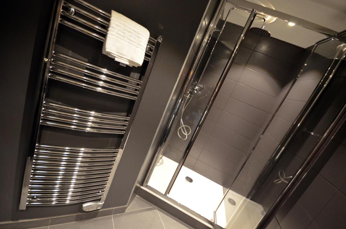 Salle de bains dans l'établissement Holiday Inn Dijon Toison D'or by IHG